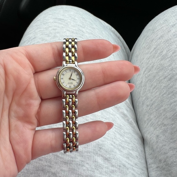 Vintage Seiko Women's Gold and Silver Watch - Picture 7 of 8